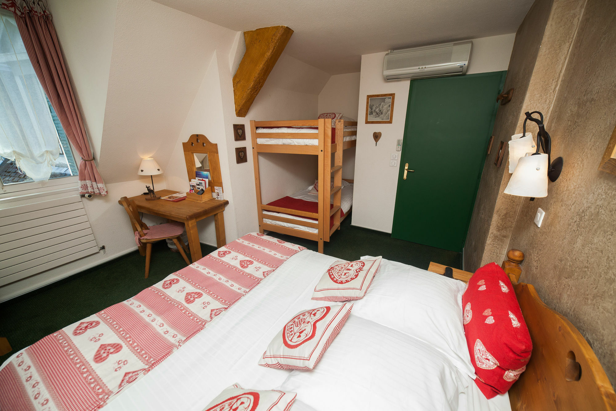 Hotel Des Princes, Chambery Centre Екстериор снимка